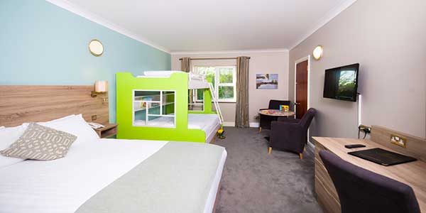 family-room-treacys-west-county-hotel