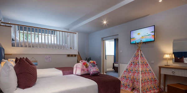 "arklow bay hotel family connecting rooms"